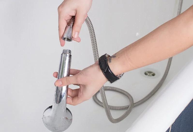 Tejpen tätar anslutningen mellan ditt nya duschhuvud