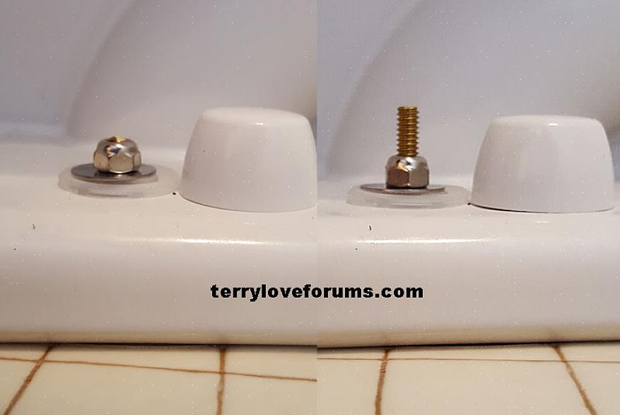 Den enklaste typen av byte av toalettbultlock består av ett plastlock som snäpper fast på en basbricka