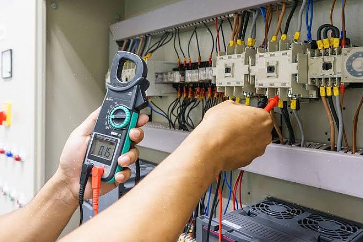 Den nationella elektriska koden (NEC) kräver att alla ledningsanslutningar görs i ett lämpligt hölje