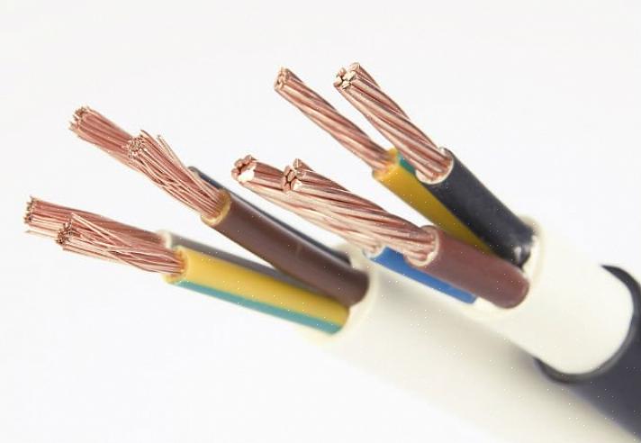 BX-kabel är jordad via sin metallskydd eller intern grön plastbelagd jordledning