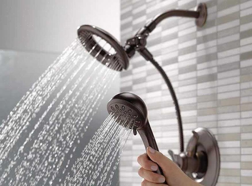 Paneler kombineras ofta med andra duschhuvuden som en del av en halvanpassad eller anpassad installation