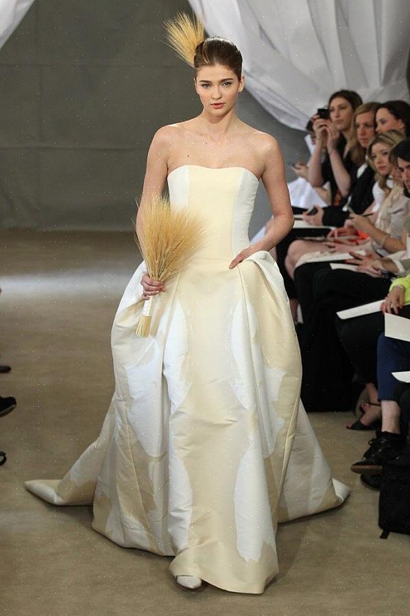 Utforska trenden "två bröllopsklänningar" för att hjälpa dig att bestämma om ett dubbelt brudutseende passar