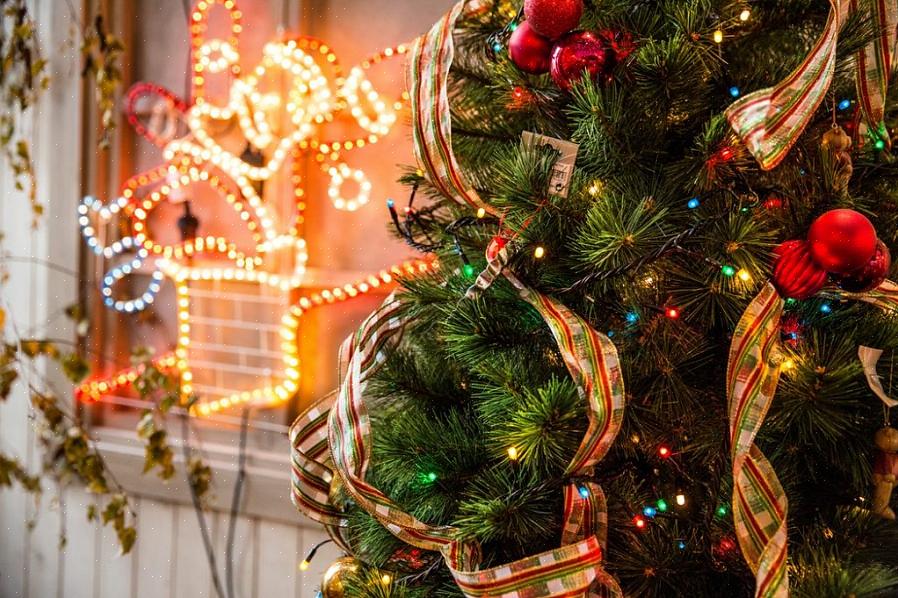 Om du älskar en traditionell gammaldags jul kommer du förmodligen inte att tänka mycket på ett färgschema