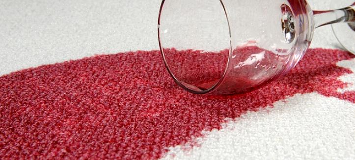 För att ta bort tranbärsjuice eller njuta av fläckar från mattan