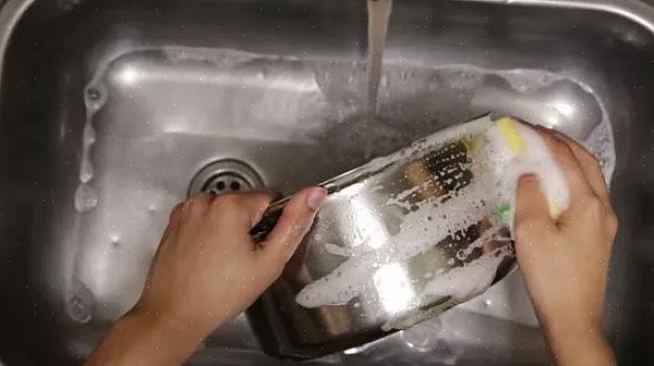 Hur man rengör rostfritt stål med varmt vatten