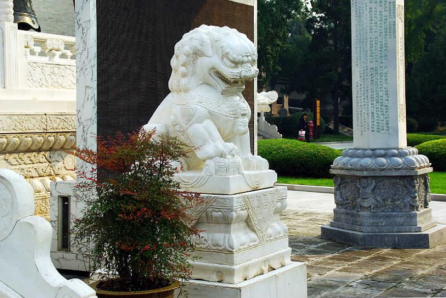 Feng shui Fu Dogs eller Imperial Guardian Lions är en stark symbol för feng shui-skydd
