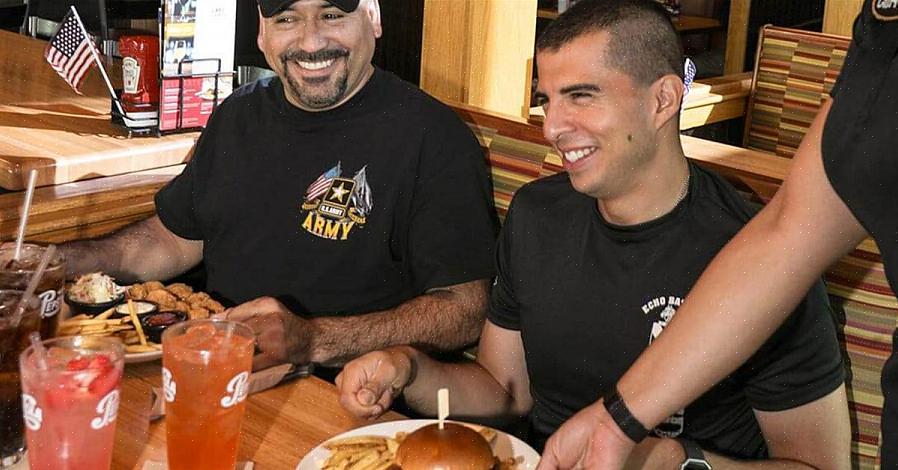 Du hittar en lista över Veterans Day Free-måltider för att se vilka restauranger som deltar i Veterans Day