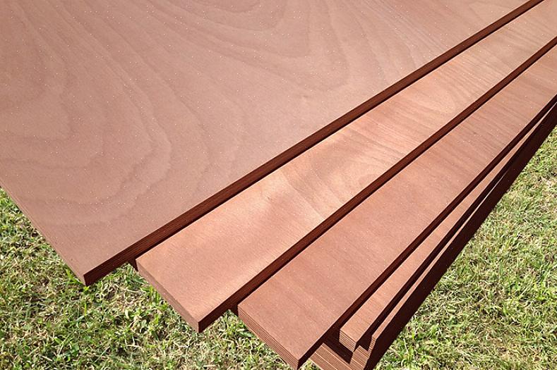 Det är dock en högkvalitativ plywood av lövträ tillverkad med vattentätt lim