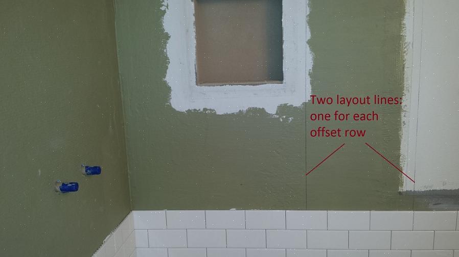 Veteraner från installation av golvplattor kanske tror att installation av väggplattor är en bit kaka