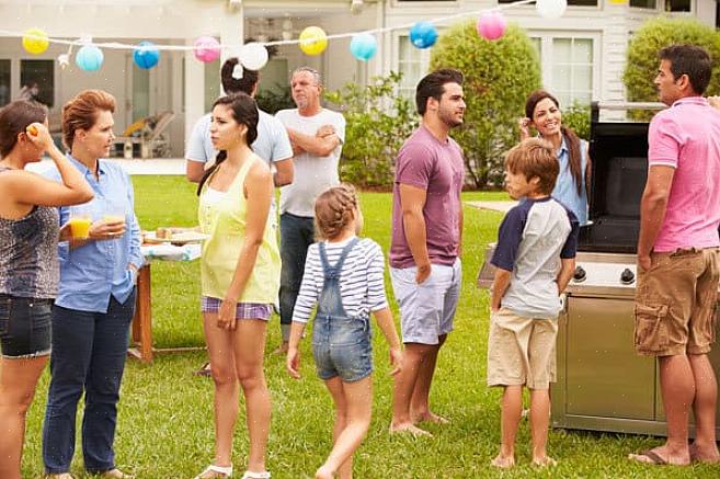 När regn hotar en utomhusfest kan din första instinkt vara att flytta festen inomhus