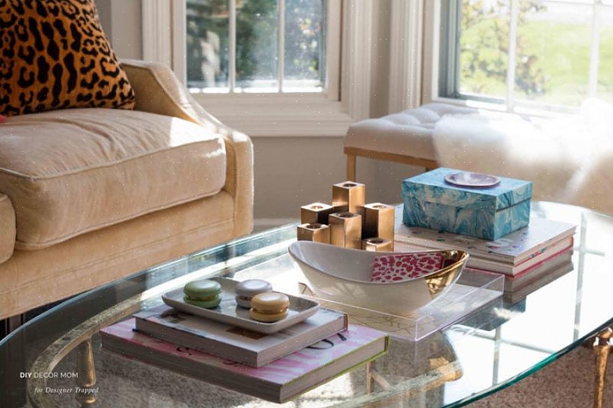 En bänk eller ottoman är en fantastisk möbel att ha till hands om du någonsin behöver extra sittplatser