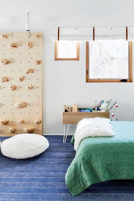 Detta moderna sovrum använder enkla dekorationselement med färg