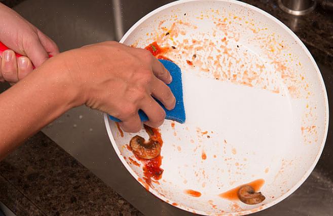 Köksredskap ska tvättas för hand i varmt tvålvatten