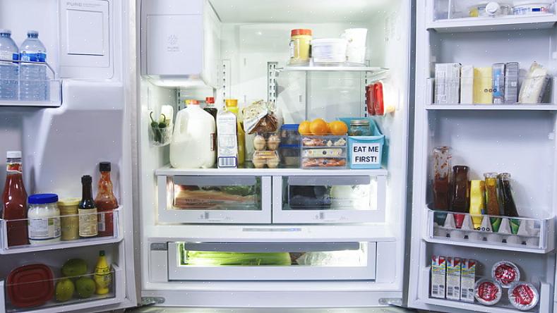 Om du delar ett kylskåp med rumskamrater eller familjemedlemmar men inte delar din mat kanske du vill dela
