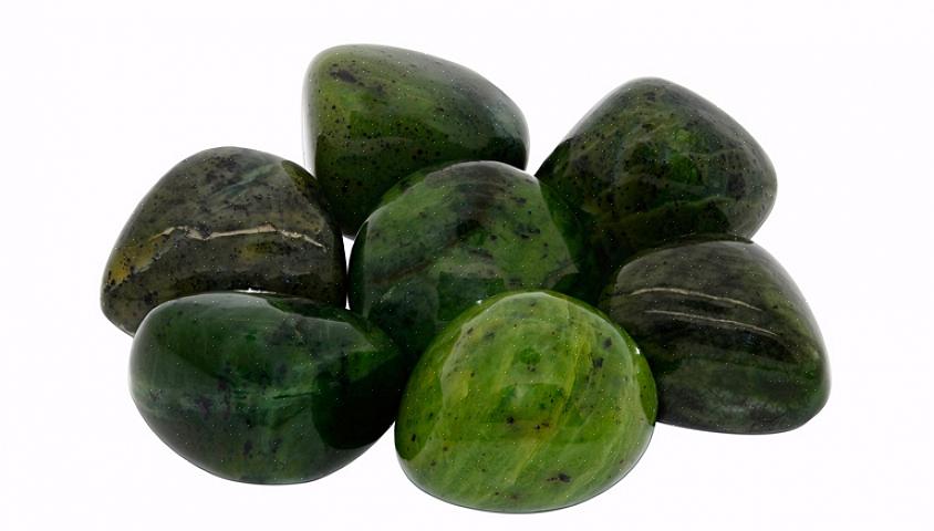 Jadesmycken är också en populär feng shui-applikation för kroppsenergin