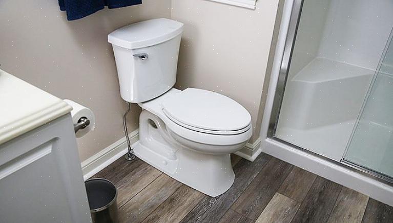 Ett sätt att kringgå detta problem är att installera en tanklös varmvattenberedare i eller nära badrummet