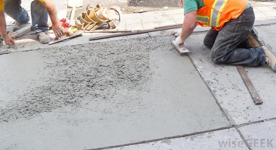 Som med vanlig Portland cementbetong är det bäst att bygga former för att innehålla markcementytan