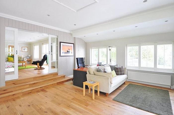 Plankvinylgolv tenderar att vara det enklaste golvbeläggningen för husägare att självinstallera