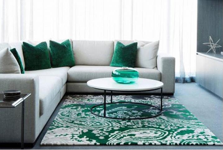 Mattfibern som du väljer till vardagsrumsgolvet påverkar både mattans utseende