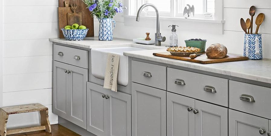 Dina nya köksskåps finishfärg är det första som sticker ut i ditt ombyggda kök