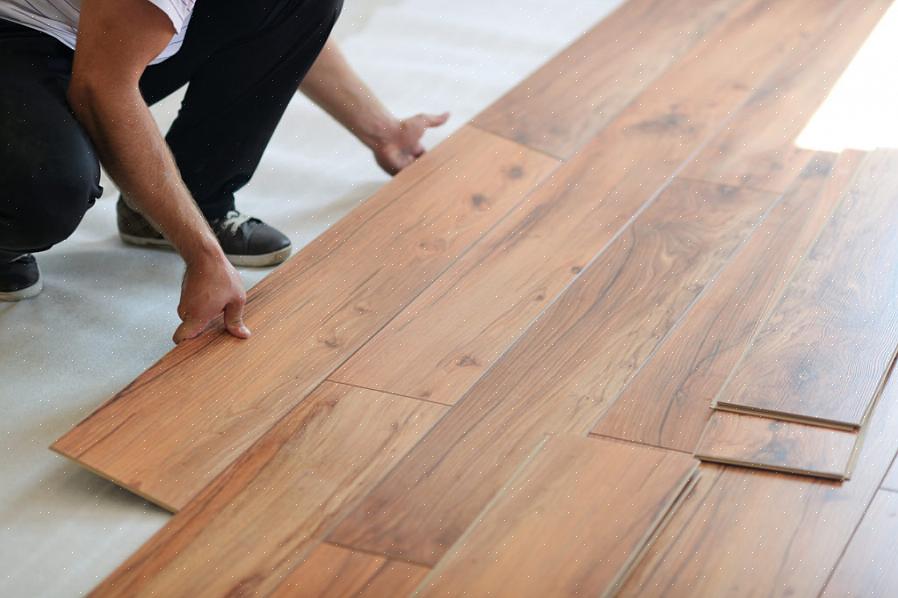 Husägare som handlar om återvunna breda trägolv antar ofta att de kommer att köpa golvplankor som har tagits