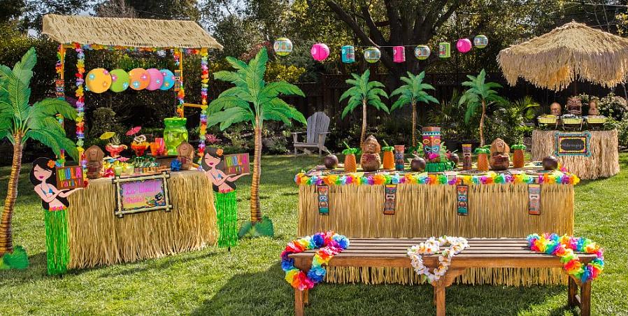 Musik för din hawaiiska luau kan vara antingen traditionell hawaiisk musik eller rolig strandfestmusik