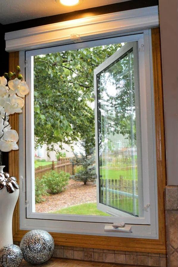De flesta fönsterhöljen har en vev eller annan typ av mekanisk anordning för att öppna