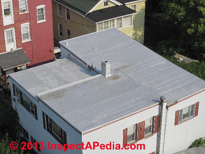 Ett sömlöst gummitak är i grunden en tjock beläggning av flytande gummi som sprids på taket