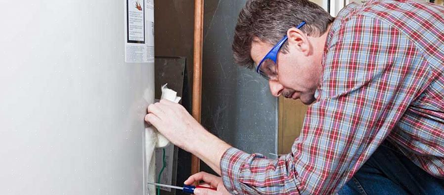 I en elektrisk varmvattenberedare är det nedre värmeelementet arbetshästen
